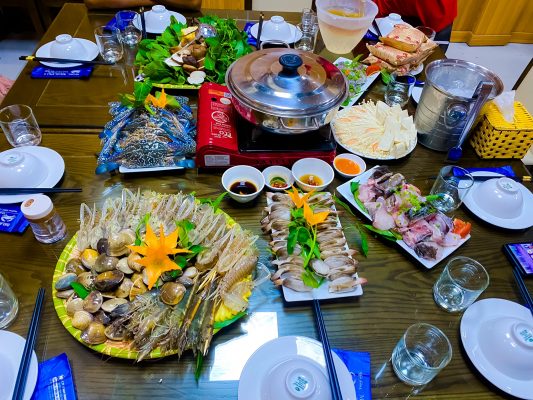 Lẩu hải sản ở Hạ Long